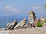 Rotsen aan strand Eftalou (bij Molyvos)